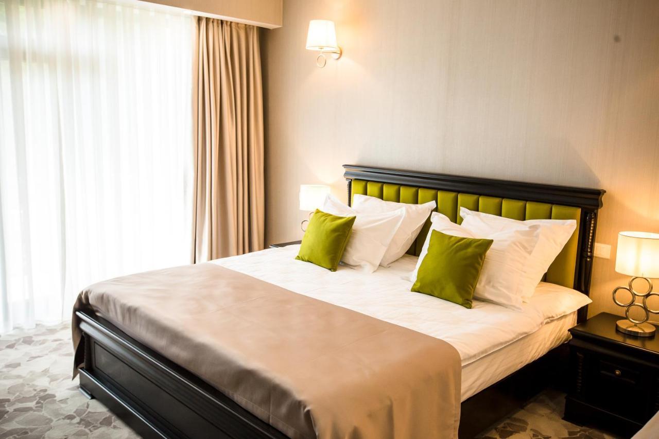 Hotel Carpat Inn アズガ エクステリア 写真