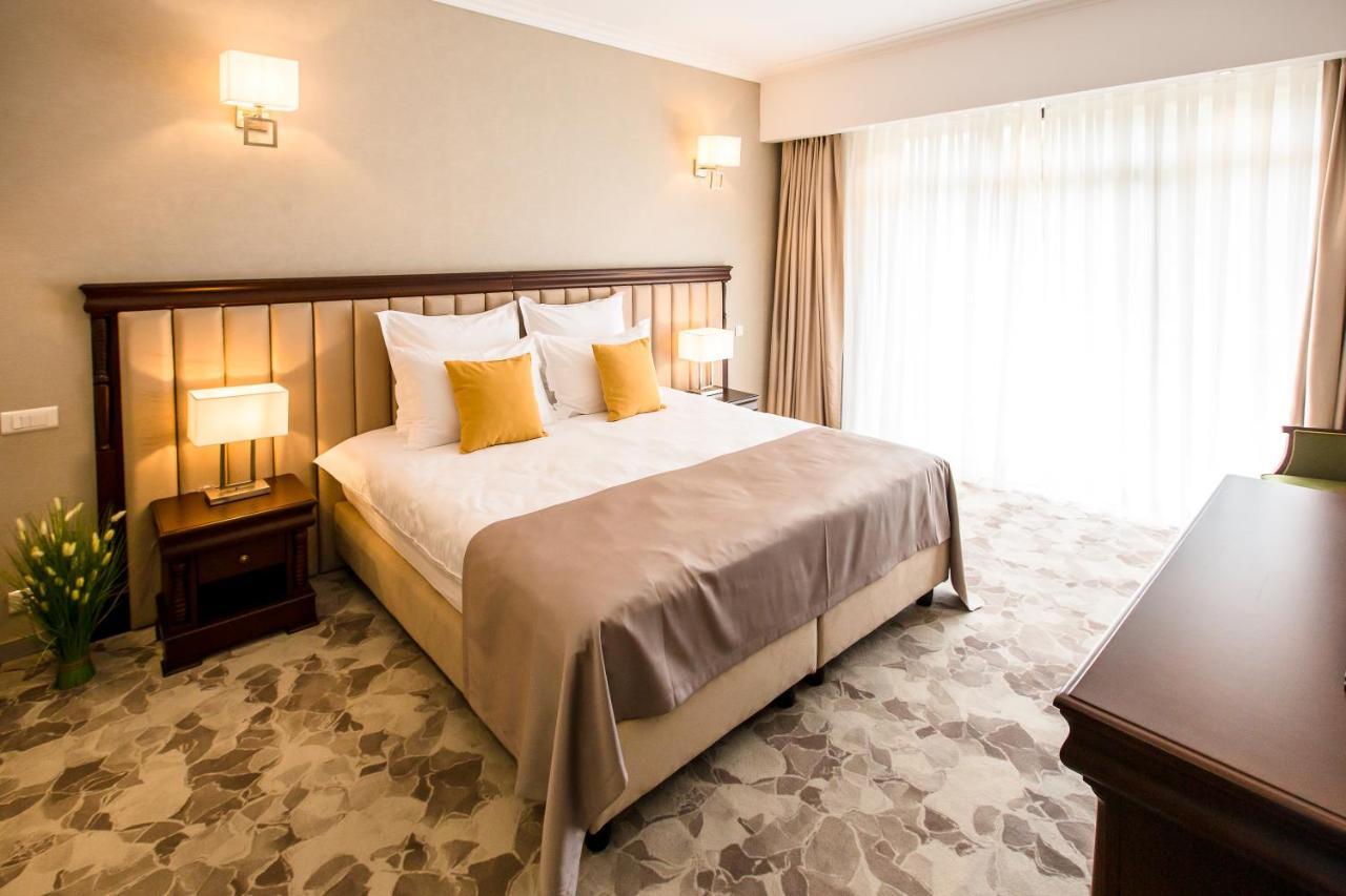 Hotel Carpat Inn アズガ エクステリア 写真