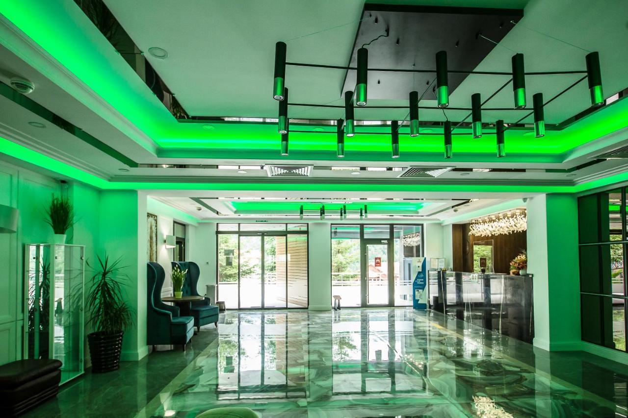 Hotel Carpat Inn アズガ エクステリア 写真