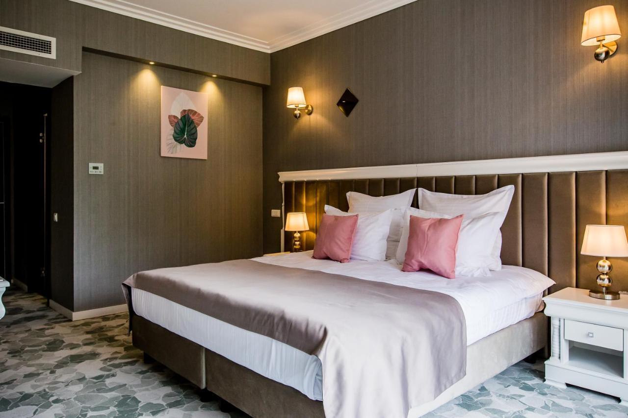 Hotel Carpat Inn アズガ エクステリア 写真