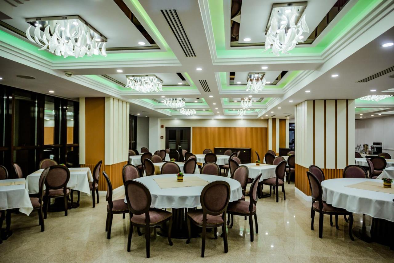 Hotel Carpat Inn アズガ エクステリア 写真