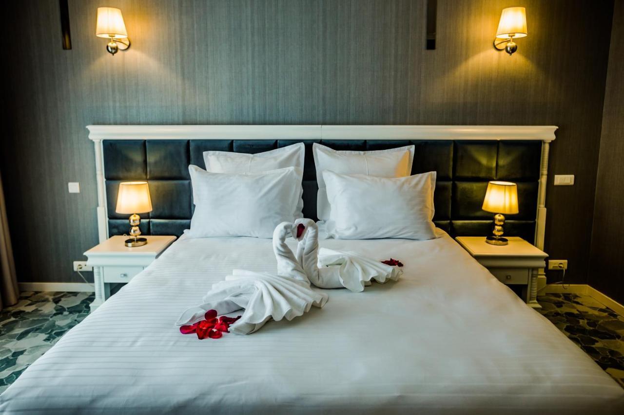 Hotel Carpat Inn アズガ エクステリア 写真