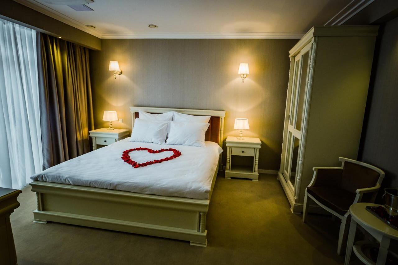 Hotel Carpat Inn アズガ エクステリア 写真