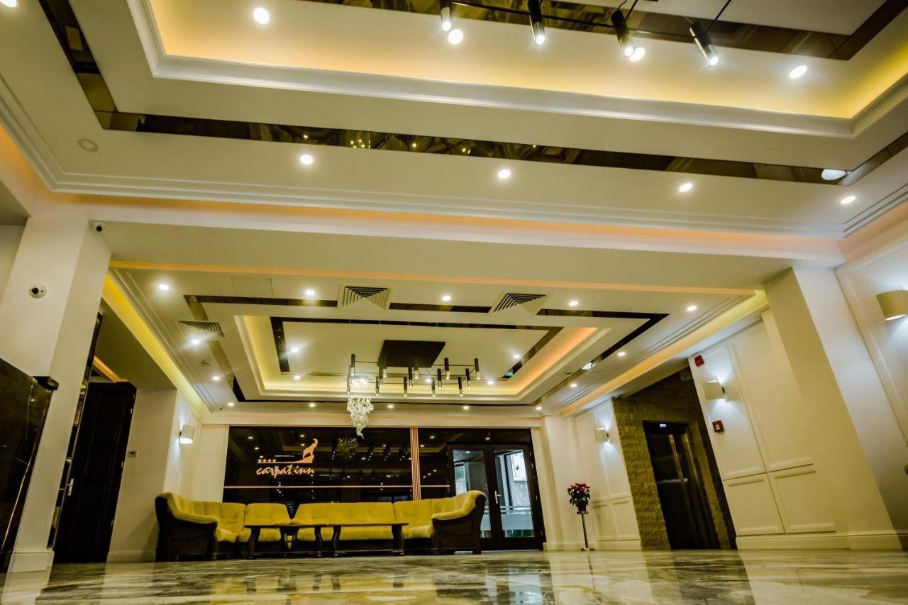 Hotel Carpat Inn アズガ エクステリア 写真