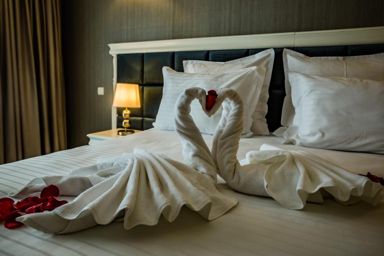 Hotel Carpat Inn アズガ エクステリア 写真