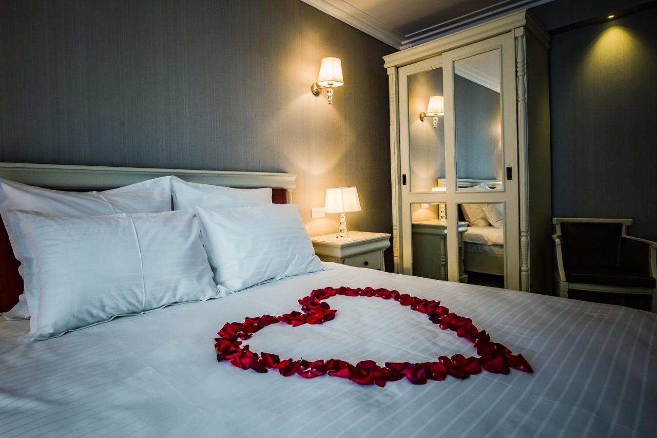 Hotel Carpat Inn アズガ エクステリア 写真